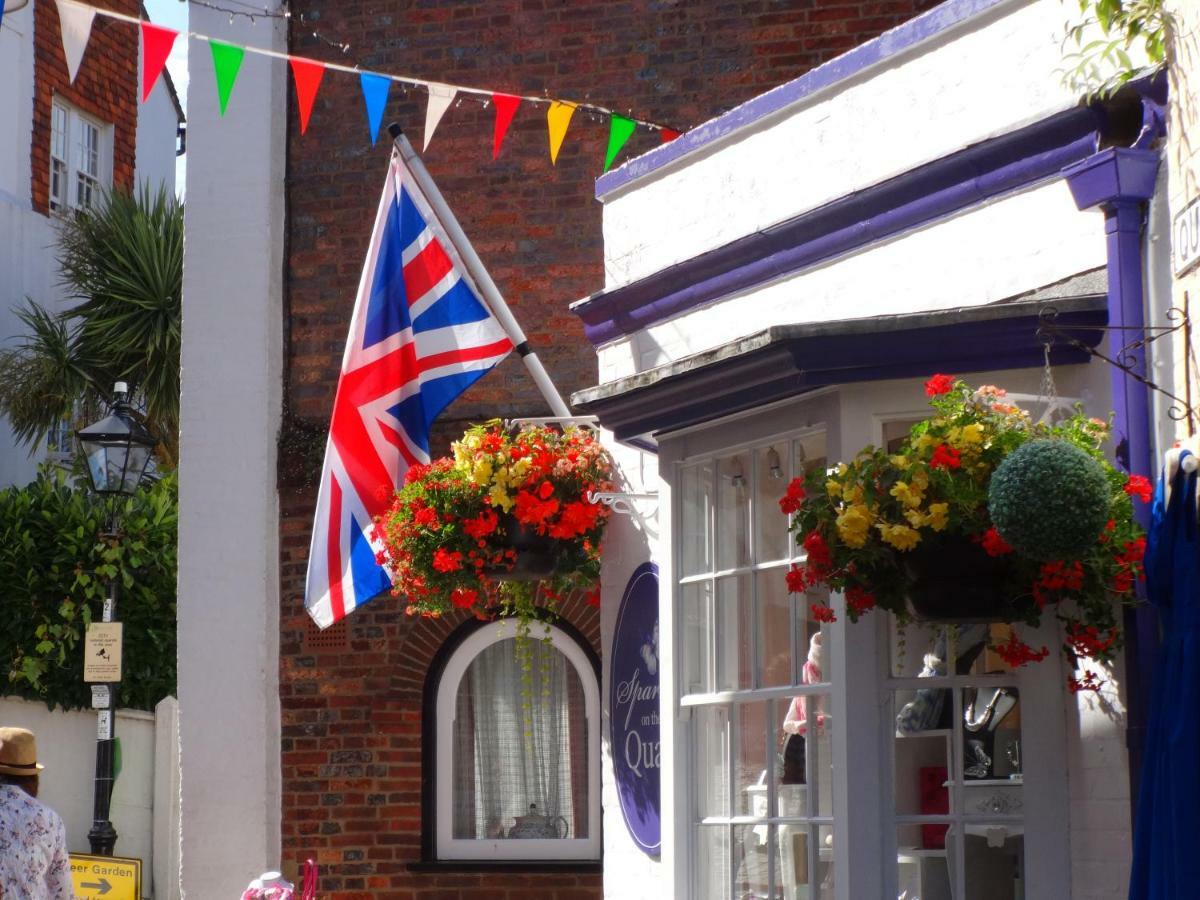 Bentleys Coast And Country B&B Lymington Exterior photo
